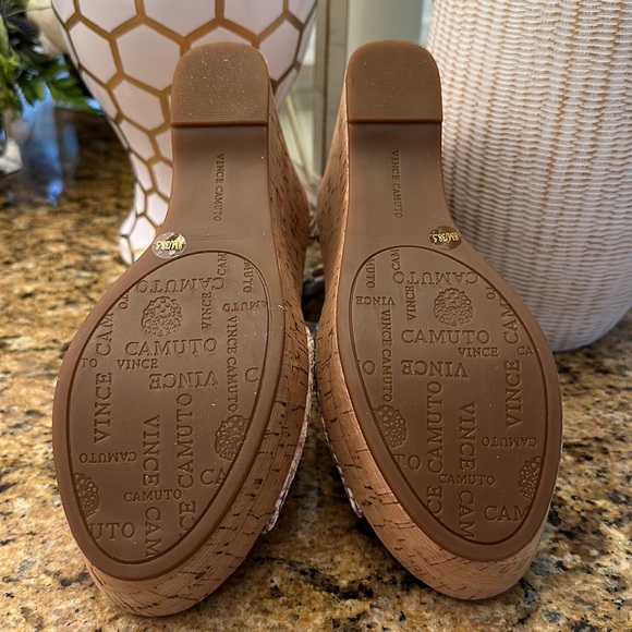 Vince Camuto platform wedge sandals - Picture 3 of 6